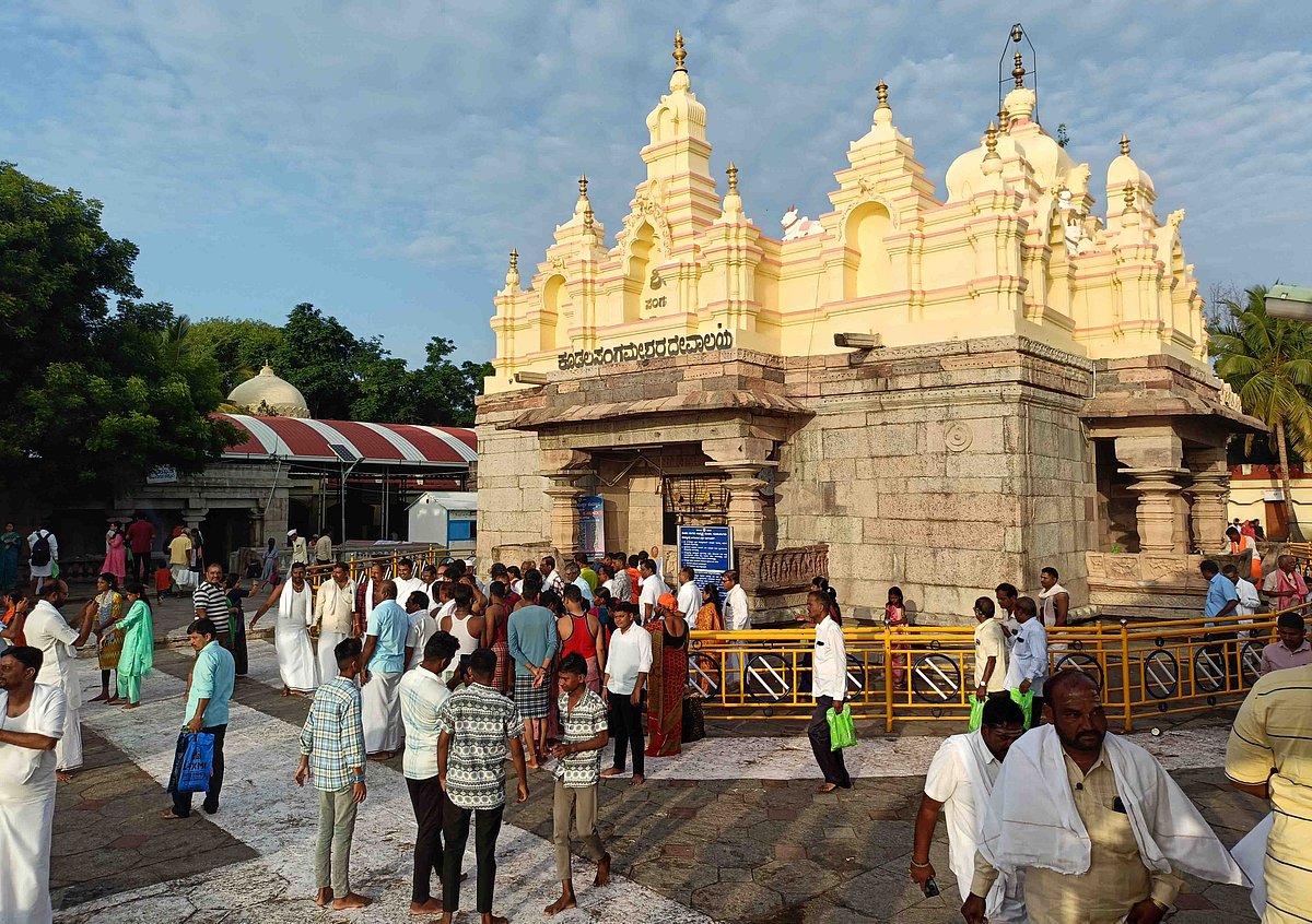 ಶ್ರಾವಣದ ಮೊದಲ ಸೋಮವಾರ: ಕೂಡಲಸಂಗಮಕ್ಕೆ ಭಕ್ತರ ದಂಡು