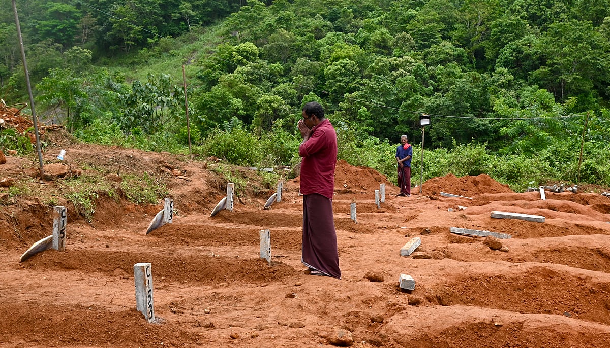 Wayanad landslides |ನಲುಗಿದ ನೆಲದಲ್ಲಿ ‘ಅಪರಿಚಿತರ’ ಚಿರನಿದ್ರೆ 