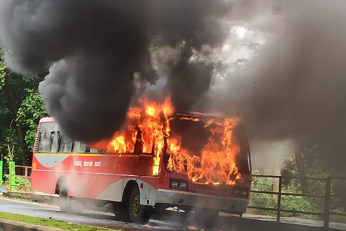 ಸಾಗರ | ಚಲಿಸುತ್ತಿದ್ದ ಬಸ್‌ನಲ್ಲಿ ಕಾಣಿಸಿಕೊಂಡ ಬೆಂಕಿ: ಪ್ರಯಾಣಿಕರು ಪಾರು