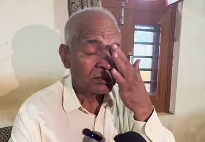 ಅನರ್ಹ ಸುದ್ದಿ ತಿಳಿದ ವಿನೇಶಾ ಚಿಕ್ಕಪ್ಪ ಮಹಾವೀರ್ ಸಿಂಗ್ ಕಣ್ಣೀರು ಹಾಕಿದರು.