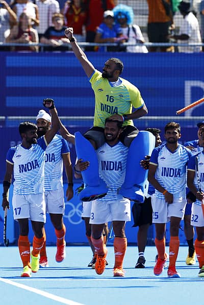 ಪಿ.ಆರ್.ಶ್ರೀಜೇಶ್‌ಗೆ ಸಹ ಆಟಗಾರರಿಂದ ಗೌರವ