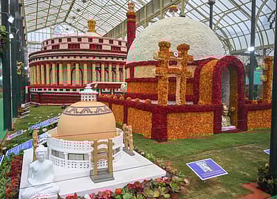 ಹೂವುಗಳಿಂದ ಕಂಗೊಳಿಸಿದ ಸಂಸತ್ತು ಭವನ