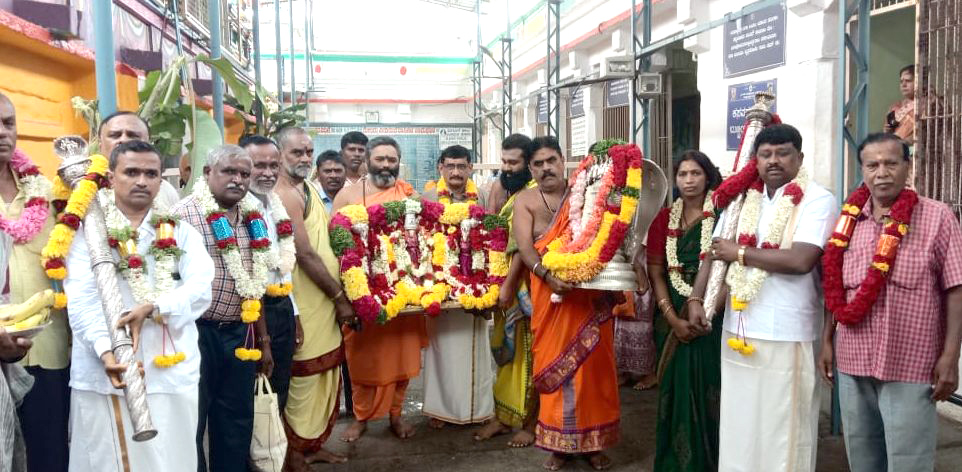 ದೊಡ್ಡಬಳ್ಳಾಪುರ ತಾಲ್ಲೂಕಿನ ಘಾಟಿ ಕ್ಷೇತ್ರದಲ್ಲಿ ನಾಗರಪಂಚಮಿ ಅಂಗವಾಗಿ ಶುಕ್ರವಾರ ದೇವಾಲಯದಲ್ಲಿ ಸುಬ್ರಹ್ಮಣ್ಯಸ್ವಾಮಿ ಉತ್ಸವ ನಡೆಯಿತು