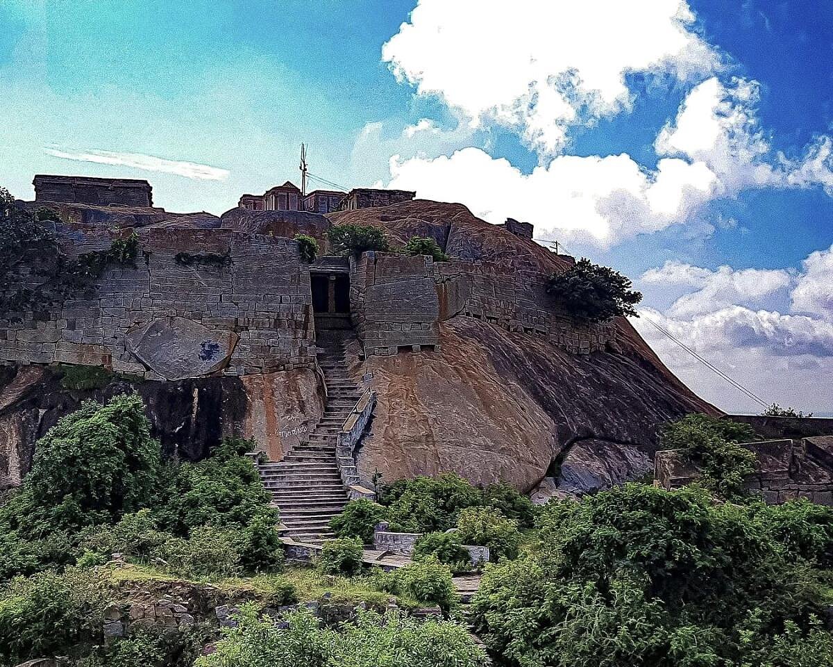 ಗುಡಿಬಂಡೆ ಕೋಟೆಯಲ್ಲೊಂದು ಸುತ್ತು