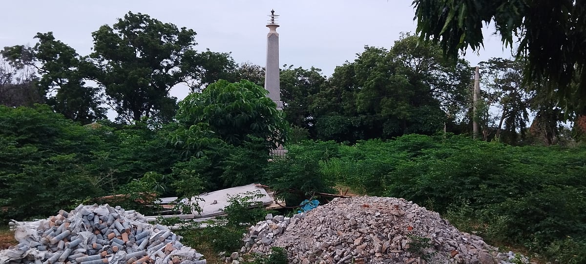 ಮಡಿದವರ ಸ್ಮಾರಕ ಮರೆತರು ಏಕೆ?