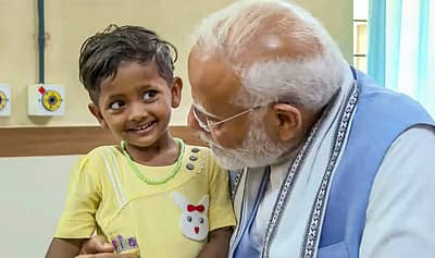 ವಯನಾಡಿನ ಎಡಬ್ಲ್ಯೂಎಸ್‌ ಆಸ್ಪತ್ರೆಗೆ ಭೇಟಿ ನೀಡಿದ ಮೋದಿ, ಪುಟ್ಟ ಮಗುವಿನೊಂದಿಗೆ ಕಾಣಿಸಿದ್ದು ಹೀಗೆ..