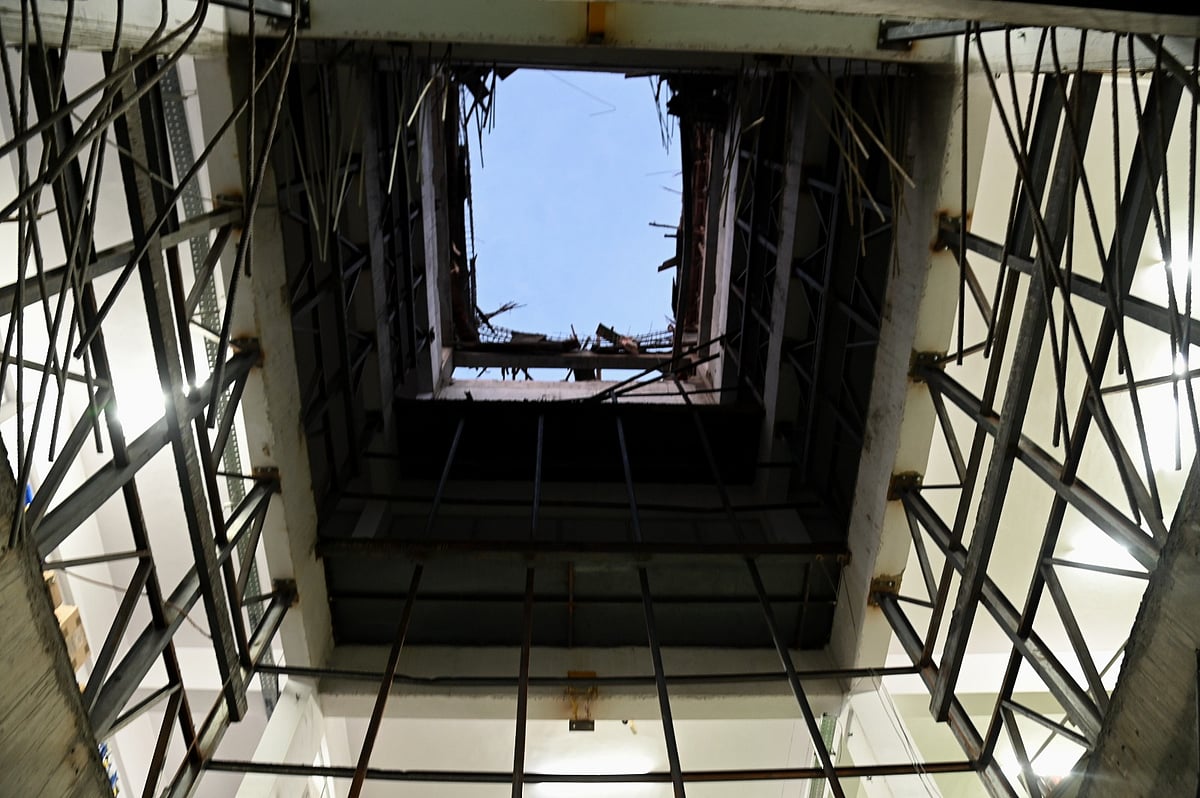 ಬೆಂಗಳೂರು: ನಿರ್ಮಾಣ ಹಂತದ ಕಟ್ಟಡದ ಒಂದು ಭಾಗ ಕುಸಿದು ಇಬ್ಬರ ಸಾವು