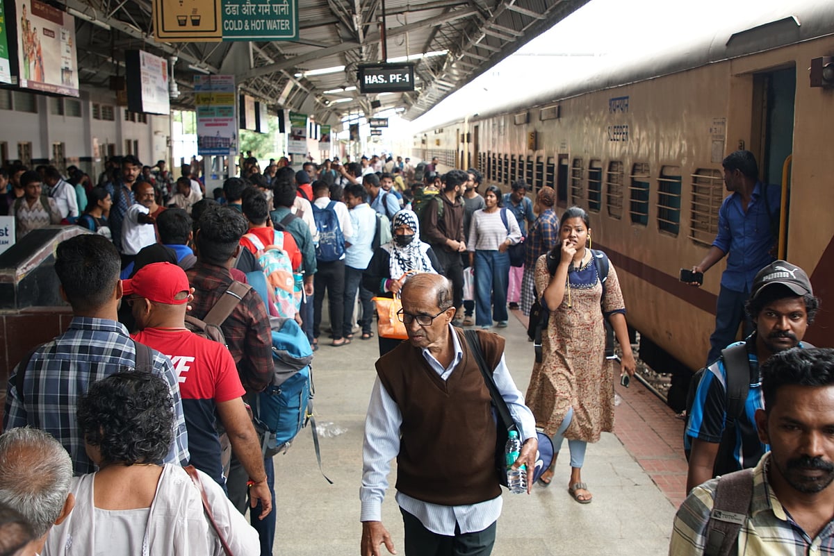 ಮಾರ್ಗ ಮಧ್ಯೆ ನಲುಗಿದ ಪ್ರಯಾಣಿಕರು