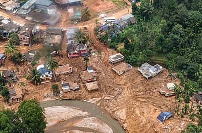 ದುರಂತಕ್ಕೀಡಾಗಿರುವ ಪ್ರದೇಶದ ವೈಮಾನಿಕ ನೋಟ