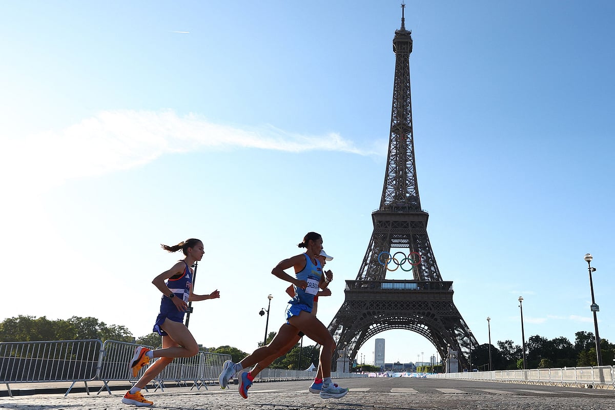 ಪ್ಯಾರಿಸ್‌: ಐಫೆಲ್ ಗೋಪುರ ಏರಿದ ಅಪರಿಚಿತ 