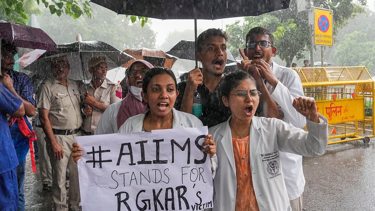 ವೈದ್ಯ ವಿದ್ಯಾರ್ಥಿನಿಯ ಅತ್ಯಾಚಾರ, ಕೊಲೆ: ಮಮತಾ ಗಡುವು; ಕಿರಿಯ ವೈದ್ಯರ ಕಿಡಿ