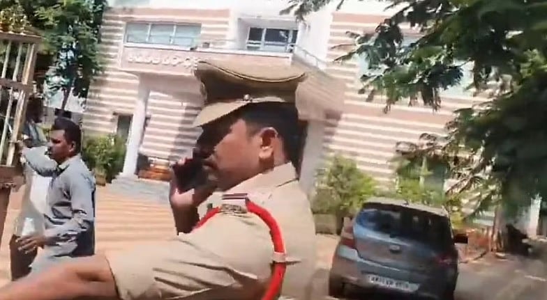 ಆಂಧ್ರ ಪ್ರದೇಶ: ಎಸಿಬಿ ದಾಳಿ, YSRCP ಮಾಜಿ ಸಚಿವ ಜೋಗಿ ರಮೇಶ್ ಮಗನ ಬಂಧನ