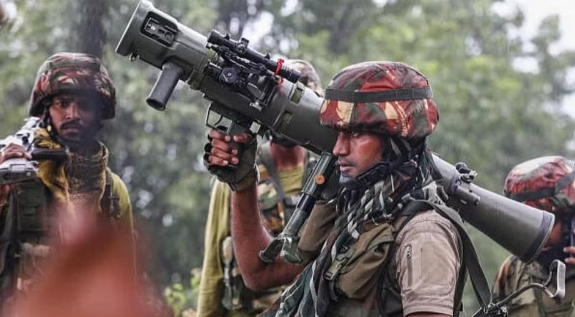 ಕಾಶ್ಮೀರದಲ್ಲಿ ಗುಂಡಿನ ಕಾಳಗ: ಕ್ಯಾಪ್ಟನ್ ಹುತಾತ್ಮ, ನಾಲ್ವರು ಉಗ್ರರ ಹತ್ಯೆ