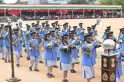 ವಿದ್ಯಾರ್ಥಿಗಳಿಂದ ಆಕರ್ಷಕ ಪಥಸಂಚಲನ