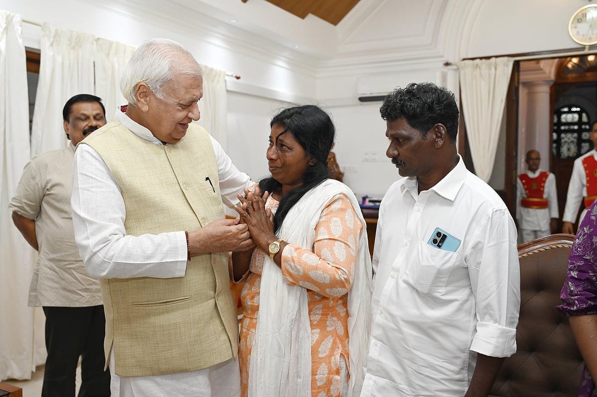 ಕೇರಳ: ಅರ್ಧಕ್ಕೆ ಶಾಲೆ ಬಿಟ್ಟ ಪೌರ ಕಾರ್ಮಿಕಳ ಪುಸ್ತಕವೀಗ ವಿ.ವಿ ಪಠ್ಯ