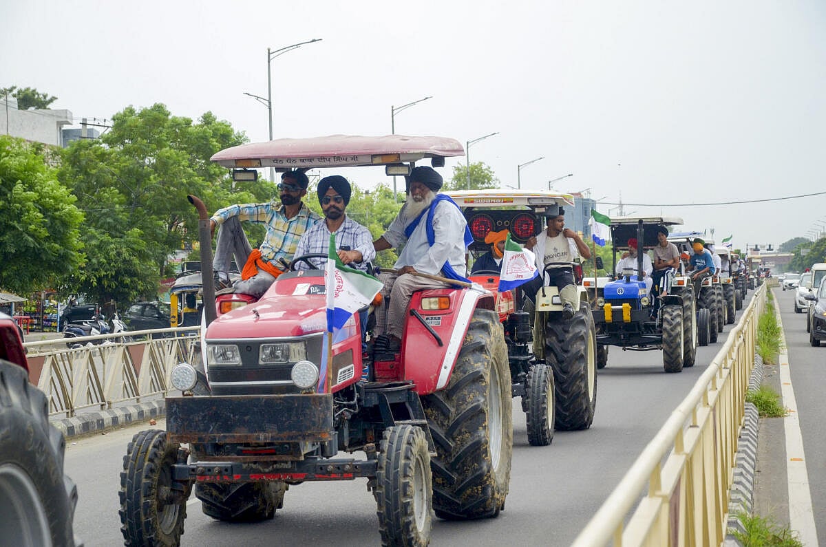 Independence Day: ಪಂಜಾಬ್, ಹರಿಯಾಣದಲ್ಲಿ ರೈತರ ಟ್ರ್ಯಾಕ್ಟರ್ ಮೆರವಣಿಗೆ