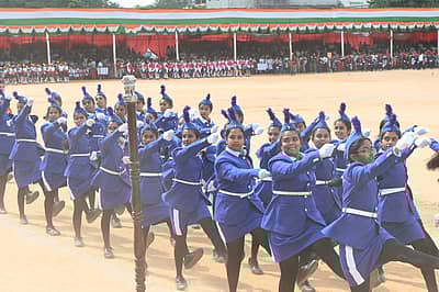 ವಿದ್ಯಾರ್ಥಿಗಳಿಂದ ಆಕರ್ಷಕ ಪಥಸಂಚಲನ