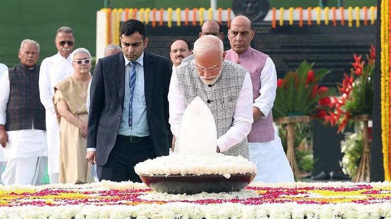 ವಾಜಪೇಯಿ ಪುಣ್ಯತಿಥಿ: ರಾಷ್ಟ್ರಪತಿ ಮುರ್ಮು, ಮೋದಿ ಸೇರಿ ಗಣ್ಯರಿಂದ ನಮನ