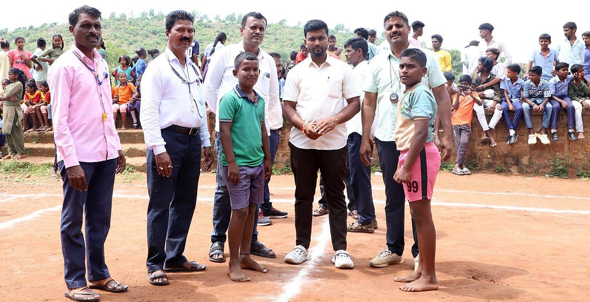 ಹುಕ್ಕೇರಿ: ಕ್ಲಸ್ಟರ್ ಮಟ್ಟದ ಕಬ್ಬಡ್ಡಿ ಪಂದ್ಯಾವಳಿಗೆ ಚಾಲನೆ