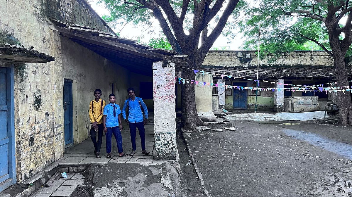 ಆಳಂದ | ಸರ್ಕಾರಿ ಶಾಲೆಗಳ ದುಸ್ಥಿತಿ: ಮಕ್ಕಳ ಕಲಿಕೆಗೆ ಅಡ್ಡಿ