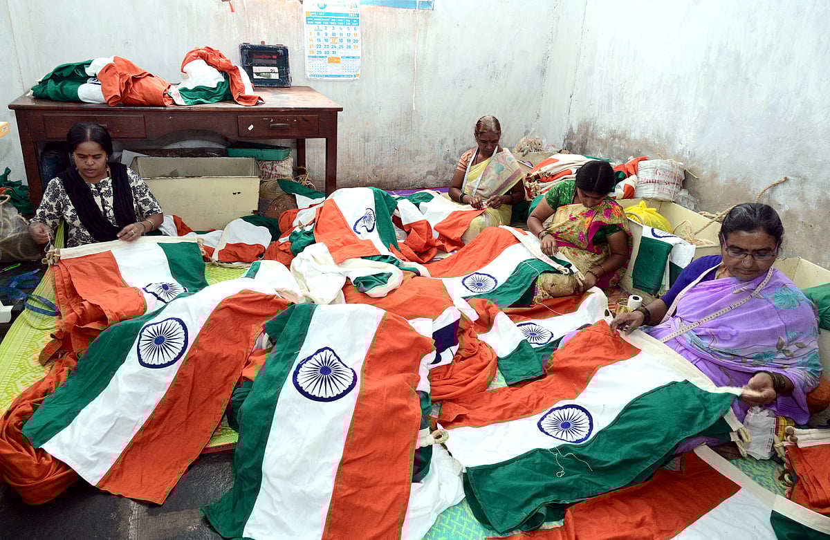 ಸ್ವಾತಂತ್ರ್ಯ ದಿನಾಚರಣೆ: ರಾಷ್ಟ್ರಧ್ವಜ ಖಾದಿಯದ್ದೇ ಆಗಿರಬೇಕು ಏಕೆ?