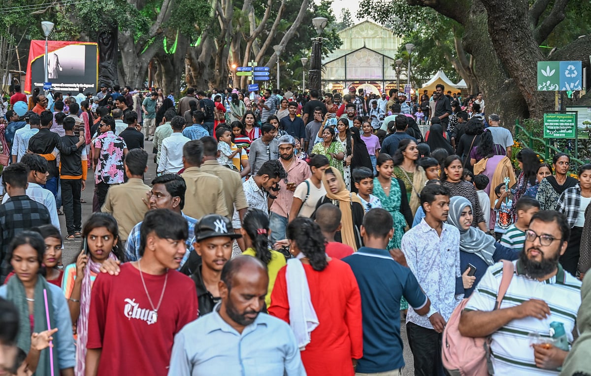Lalbagh Flower Show: ಭಾನುವಾರ 1 ಲಕ್ಷ ಮಂದಿ ಭೇಟಿ, ಈವರೆಗೆ 8.41ಲಕ್ಷ ಜನ ಭೇಟಿ