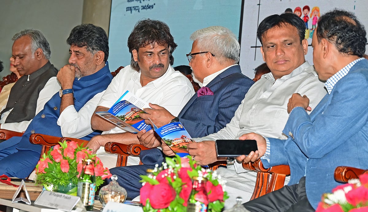 ಗ್ರಾಮೀಣ ಶಾಲೆಗಳನ್ನೇ ಅಭಿವೃದ್ಧಿಗೆ ಆಯ್ಕೆಮಾಡಿಕೊಳ್ಳಿ: ಡಿ.ಕೆ.ಶಿವಕುಮಾರ್