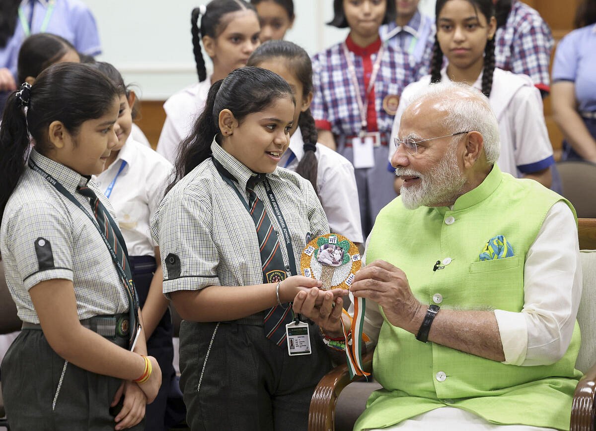 Raksha Bandhan: ಮಕ್ಕಳೊಂದಿಗೆ ಪ್ರಧಾನಿ ಮೋದಿ ಸಂಭ್ರಮ: ಚಿತ್ರಗಳಲ್ಲಿ ನೋಡಿ