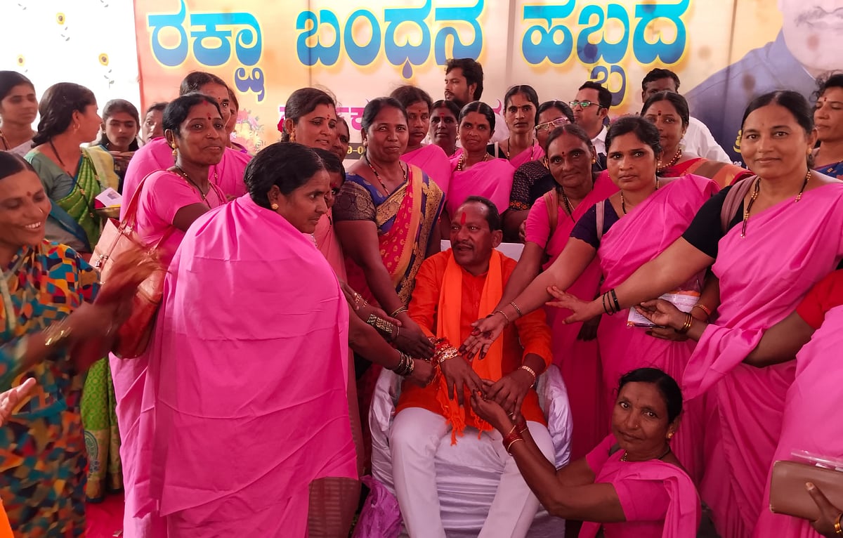 ಆಶಾ ಕಾರ್ಯಕರ್ತೆಯರ ಜೊತೆ ಶಾಸಕ ಚವಾಣ್ ರಕ್ಷಾ ಬಂಧನ ಆಚರಣೆ