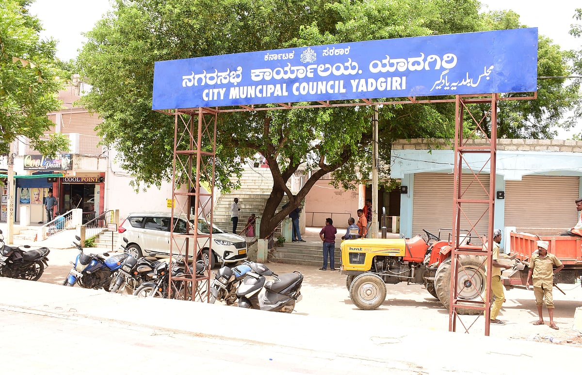 ಯಾದಗಿರಿ ನಗರಸಭೆ | ವರ್ಷವಾದರೂ ಕಾಯಂ ಪೌರಾಯುಕ್ತರಿಲ್ಲ: ನೇಮಕಕ್ಕೆ ಹೆಚ್ಚಿದ ಒತ್ತಡ