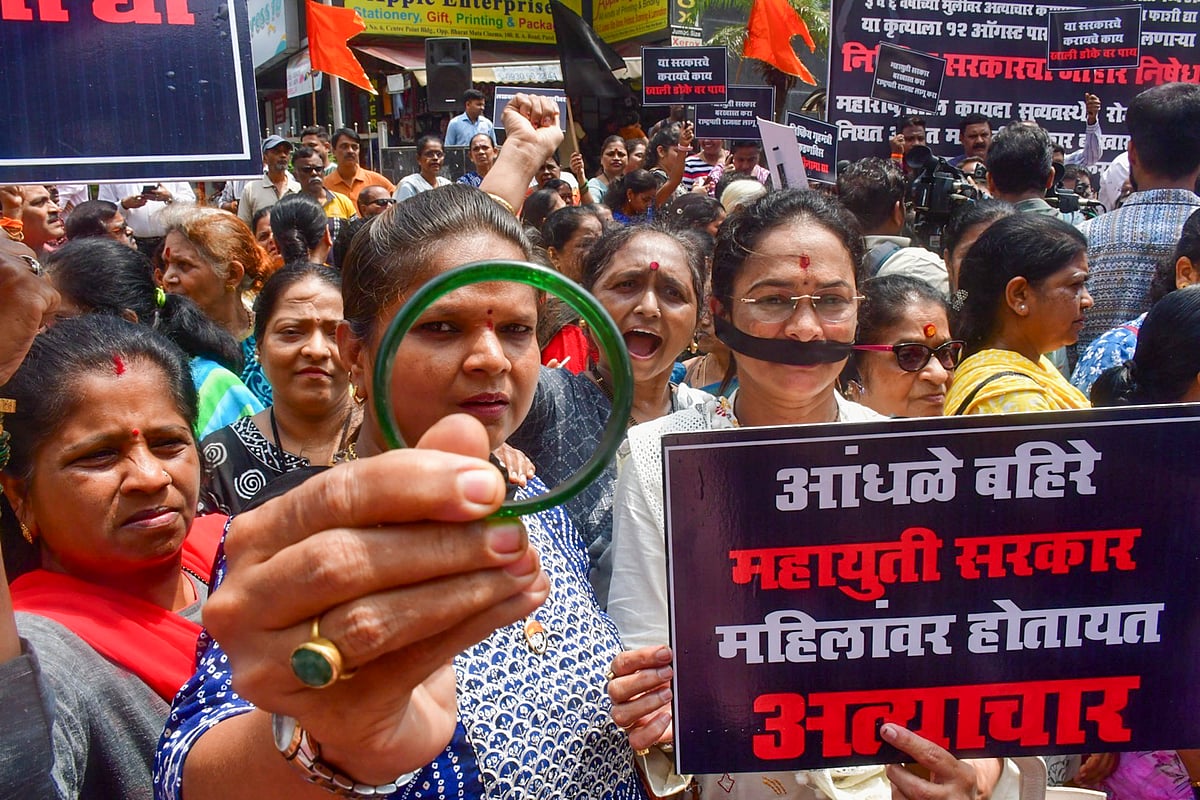 ಬದ್ಲಾಪುರ ಪ್ರಕರಣ | ಆಡಳಿತ ಮಂಡಳಿಯಿಂದ ಪ್ರಕರಣ ಮುಚ್ಚಿ ಹಾಕುವ ಯತ್ನ: ಆರೋ‍ಪ