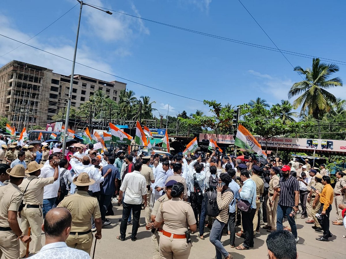 ಮಂಗಳೂರು | ಐವನ್ ಡಿಸೋಜ ಮನೆಗೆ ಕಲ್ಲು: ಕಾಂಗ್ರೆಸ್‌ನಿಂದ ಪ್ರತಿಭಟನೆ