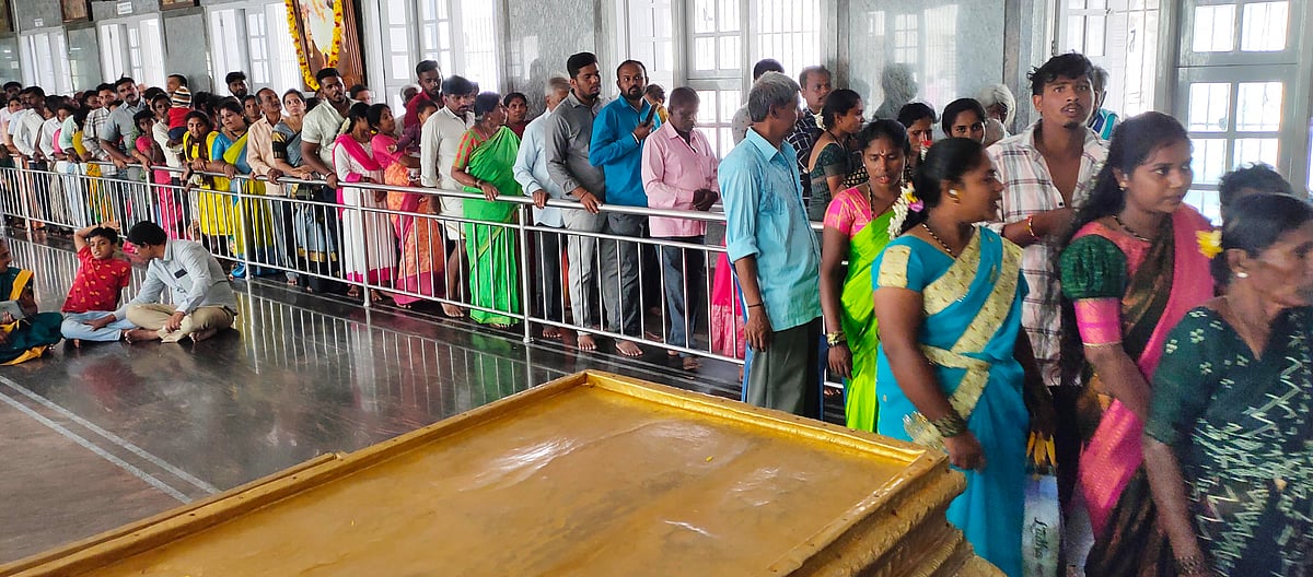 ಚಿಂತಾಮಣಿ | ಶ್ರಾವಣ ಮಾಸದ 3ನೇ ಶನಿವಾರ: ದೇಗುಲಕ್ಕೆ ಭಕ್ತರ ದಂಡು