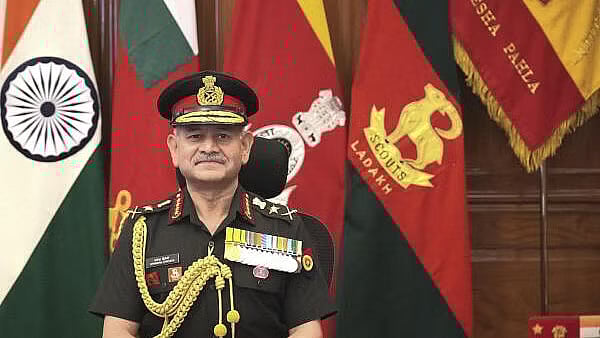 ಭೂತಾನ್‌ ಸೇನಾ ಮುಖ್ಯಸ್ಥರ ಜತೆ ಜನರಲ್ ದ್ವಿವೇದಿ ಮಾತುಕತೆ  