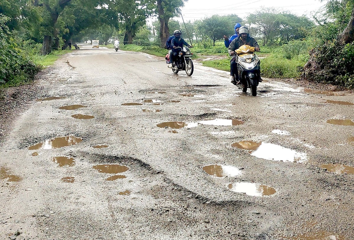ಗದಗ– ಲಕ್ಷ್ಮೇಶ್ವರ ರಾಜ್ಯ ಹೆದ್ದಾರಿ ದುಸ್ಥಿತಿ: ಕನಸಾಗಿಯೇ ಉಳಿದ ಸರ್ವಋತು ರಸ್ತೆ 