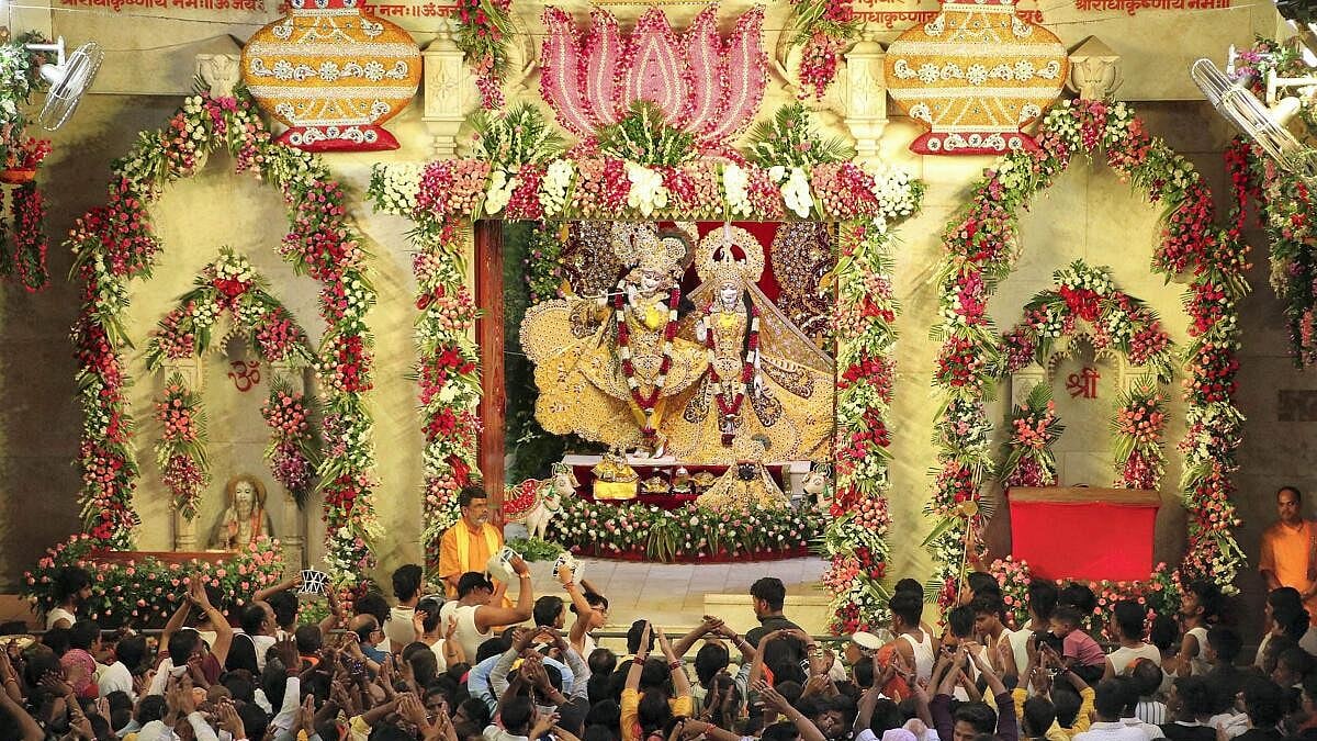 PHOTOS | ಜಗದಗಲ, ಮುಗಿಲಗಲ ಕೃಷ್ಣ ಮುರಾರೆ...