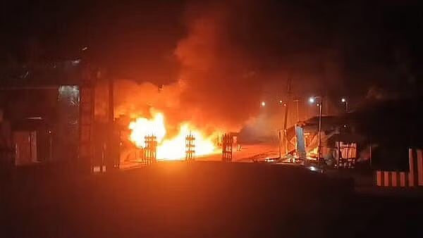 ತ್ರಿಪುರ | ದೇವರ ಮೂರ್ತಿ ವಿರೂಪ: 12 ಮನೆಗಳಿಗೆ ಬೆಂಕಿ ​ಹಚ್ಚಿದ ದುಷ್ಕರ್ಮಿಗಳು​ ​