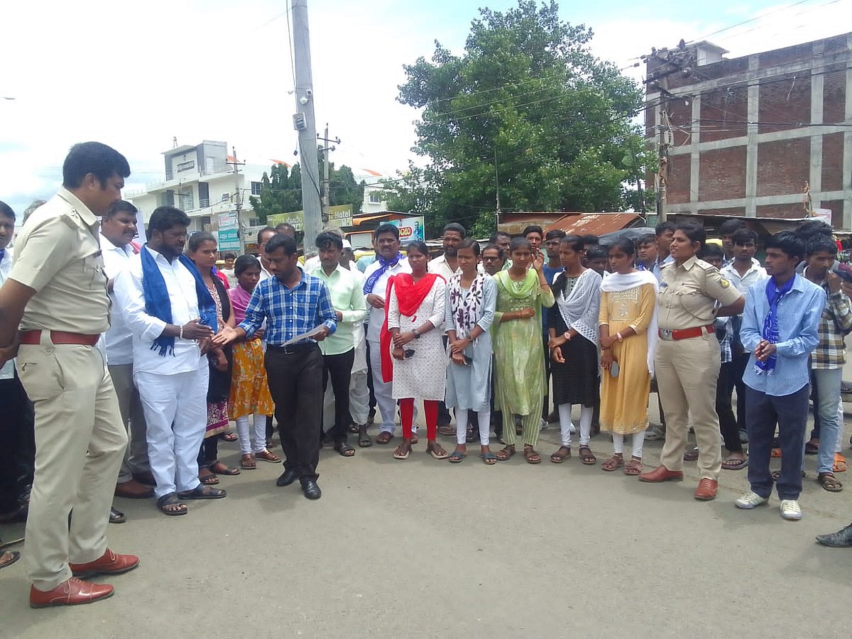 ಆಳಂದ: ವೈದ್ಯ ವಿದ್ಯಾರ್ಥಿನಿ ಅತ್ಯಾಚಾರ, ಕೊಲೆ ಪ್ರಕರಣ ಖಂಡಿಸಿ ಪ್ರತಿಭಟನೆ