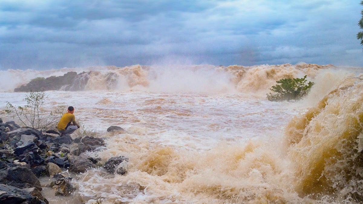 ಗುಜರಾತ್: ಅಪಾಯದ ಮಟ್ಟ ಮೀರಿ ಹರಿಯುತ್ತಿರುವ ನರ್ಮದಾ ನದಿ; ತಗ್ಗು ಪ್ರದೇಶ ಮುಳುಗಡೆ