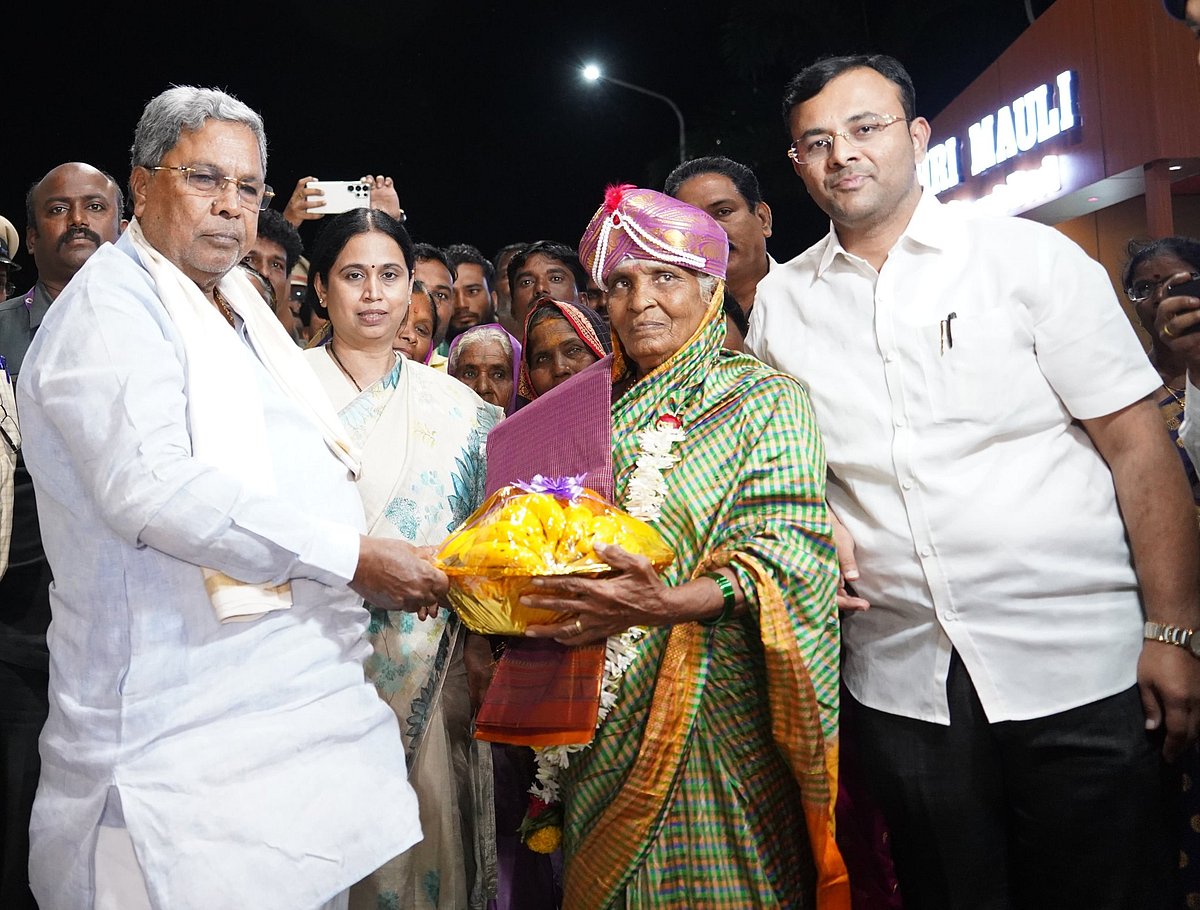 ಗೃಹಲಕ್ಷ್ಮಿ ಹಣದಲ್ಲಿ ಹೋಳಿಗೆ ಊಟ ಹಾಕಿದ ವೃದ್ಧೆ ಭೇಟಿಯಾದ ಸಿಎಂ ಸಿದ್ದರಾಮಯ್ಯ