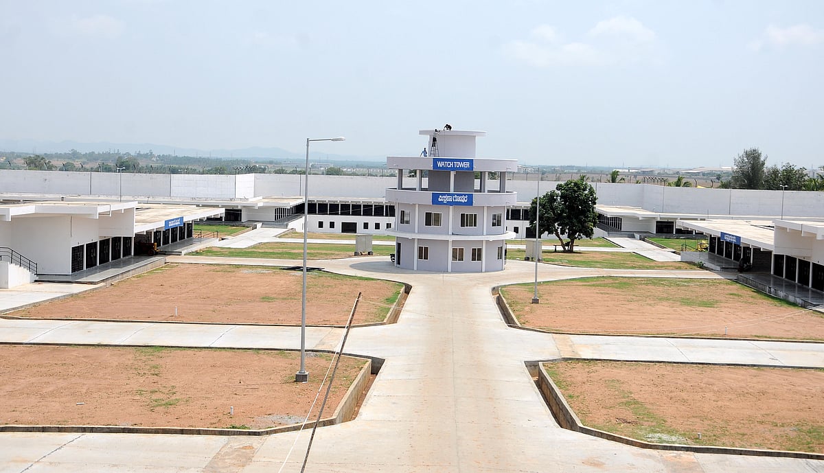 ಶಿವಮೊಗ್ಗ ಕೇಂದ್ರ ಕಾರಾಗೃಹ: ವಿಮಾನಗಳಿಗೆ ಅಡ್ಡಿಯ ಕಾರಣ ಜೈಲಿಗಿಲ್ಲ ಜಾಮರ್!