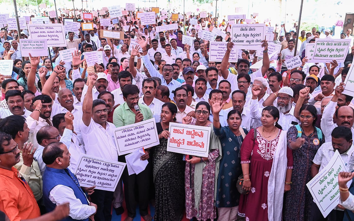 ಬಡ್ತಿ ಸೇರಿದಂತೆ ವಿವಿಧ ಬೇಡಿಕೆಗಳ ಈಡೇರಿಕೆಗೆ ದೈಹಿಕ ಶಿಕ್ಷಕರ ಆಗ್ರಹ, ಪ್ರತಿಭಟನೆ