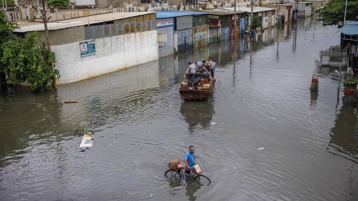 ಪ್ರವಾಹ ಪರಿಸ್ಥಿತಿ ಅಧ್ಯಯನ ನಡೆಸಲು ಗುಜರಾತ್‌ಗೆ ಕೇಂದ್ರ ತಂಡ ಭೇಟಿ: ಗೃಹ ಸಚಿವಾಲಯ
