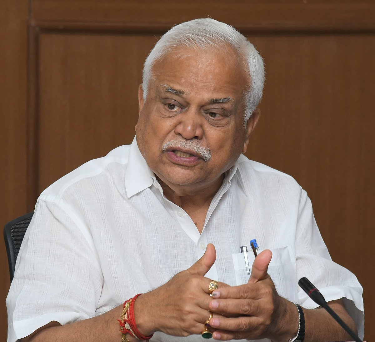 ನಮ್ಮ ಸರ್ಕಾರ ಅಧಿಕಾರದಲ್ಲಿ ಇರುವವರೆಗೂ ಸಿದ್ದರಾಮಯ್ಯ ಅವರೇ ಸಿಎಂ: ದೇಶಪಾಂಡೆ