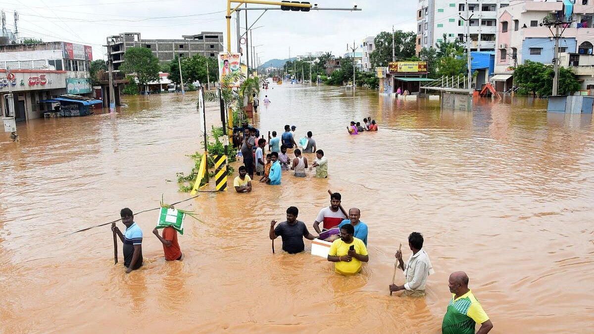 ಆಂಧ್ರದಲ್ಲಿ ಮಳೆ, ಪ್ರವಾಹ: ರಾಷ್ಟ್ರೀಯ ವಿಪತ್ತು ಘೋಷಿಸಲು ಸಿಎಂ ನಾಯ್ಡು ಆಗ್ರಹ