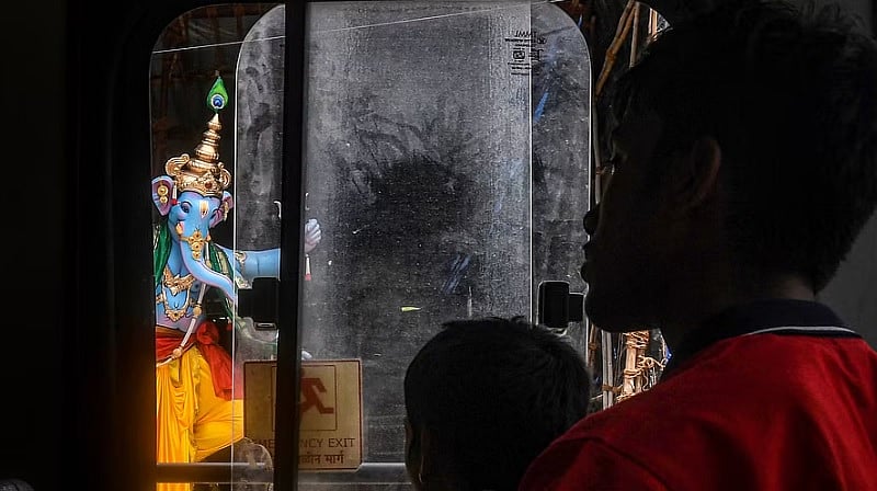 ಗುಜರಾತ್|ಗಣೇಶ ಮೂರ್ತಿಗೆ ಮಂಟಪ ಸಿದ್ಧಪಡಿಸುವಾಗ ವಿದ್ಯುತ್ ಸ್ಪರ್ಶ; ವ್ಯಕ್ತಿ ಸಾವು