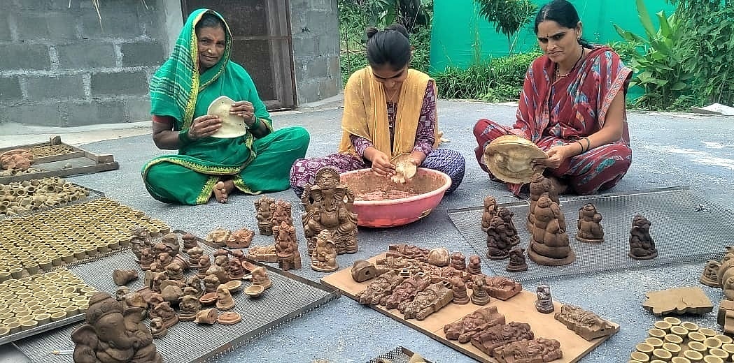 Ganesh Chaturthi: ಭಕ್ತರ ಮನೆಗೆ ‘ಗೋಮಯ ಗಣೇಶ'