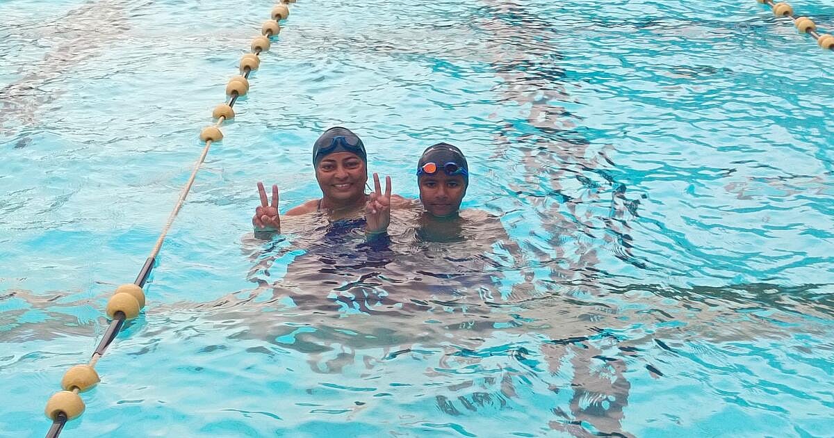 ಈಜು ರಿಲೆ: 12 ಗಂಟೆ, 22 ನಿಮಿಷ ಈಜಿ ದಾಖಲೆ ಬರೆದ ತಾಯಿ–ಮಗ