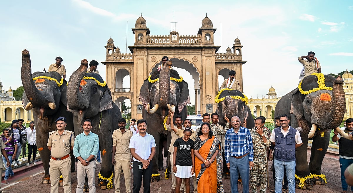 ಅರಮನೆಗೆ ಗಜಪಡೆ 2ನೇ ತಂಡ: ಸಾಂಪ್ರದಾಯಿಕ ಪೂಜೆ ಸಲ್ಲಿಸಿ ಸ್ವಾಗತ