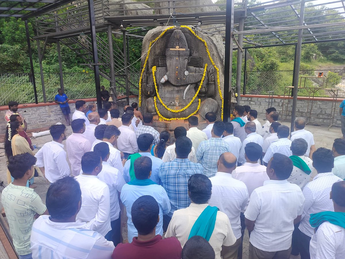 ಶಾಸಕ ದರ್ಶನ್ ಪುಟ್ಟಣ್ಣಯ್ಯ ಪತ್ನಿ ಗುಣಮುಖಕ್ಕಾಗಿ ಅಭಿಮಾನಿಗಳಿಂದ ವಿಶೇಷ ಪೂಜೆ